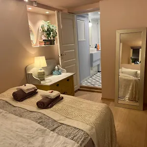  Apartment Brand New Flat, Parking!